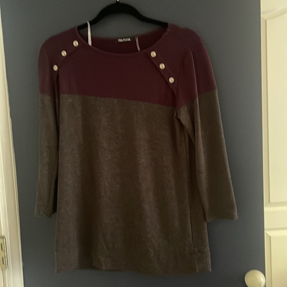 Pink clover Salina button detail top